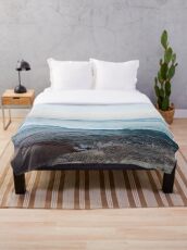 Calm ocean waves Throw Blanket