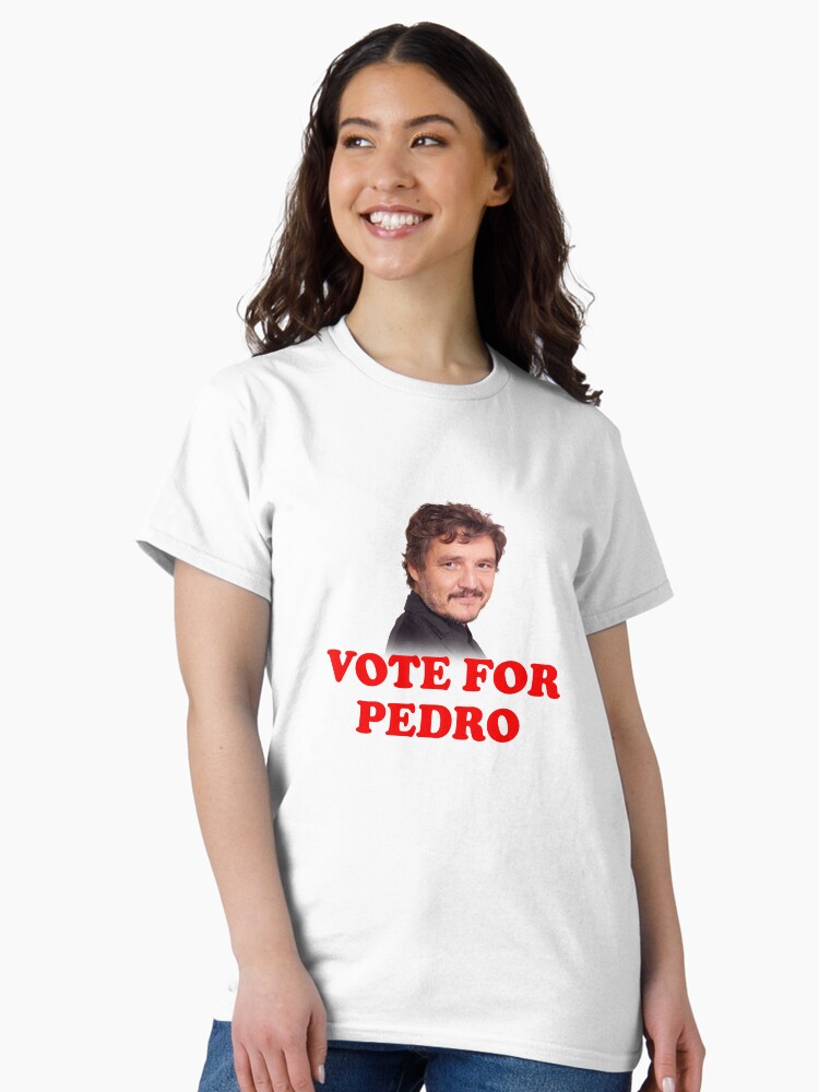 Aperçu 2 sur 7. T-shirt classique avec l'œuvre Votez pour Pedro Pascal créée et vendue par snazzyseagull.