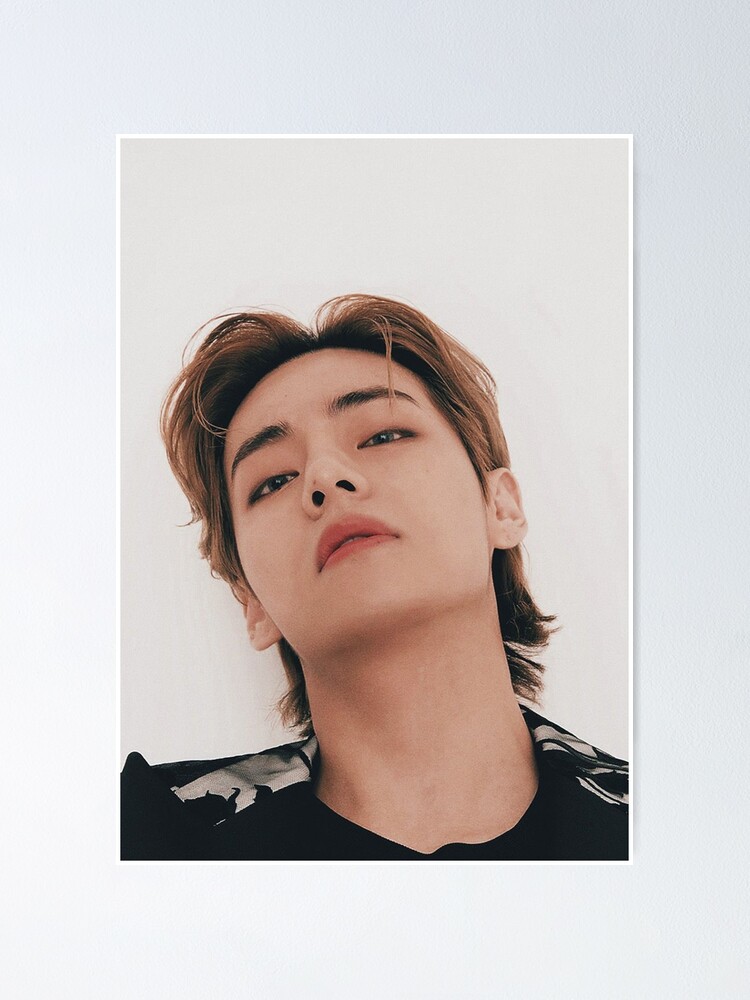 Most popular tags for this image include: bts, v, taehyung, kim taehyung  and icon