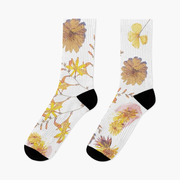 Item preview, pressed flowers designed and sold by Bethan Rose Studio.