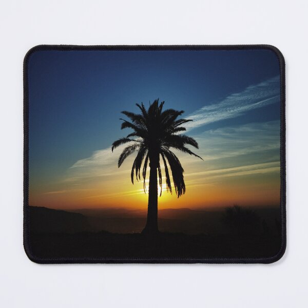 Aperçu de l'œuvre coucher de soleil devant un palmier. créée et vendue par Ou Hammani.