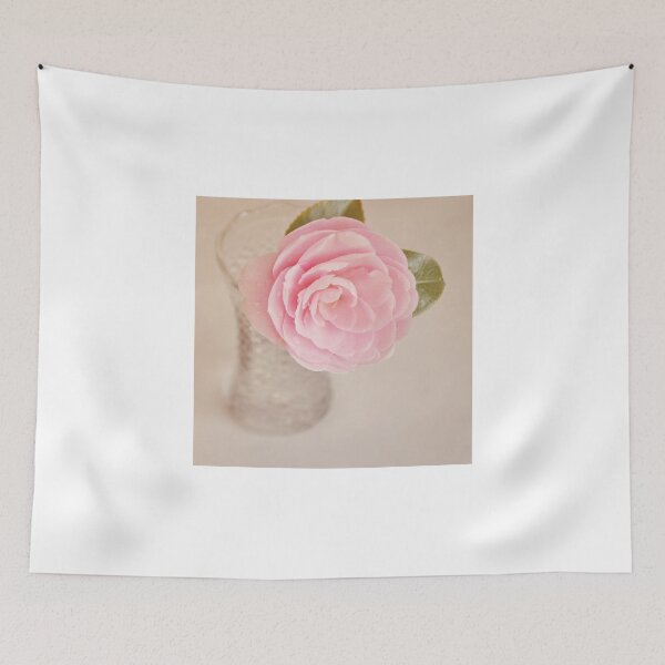 Aperçu de l'œuvre Camelia rose unique créée et vendue par Lyn Randle.