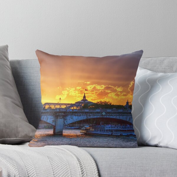 Aperçu de l'œuvre Coucher de soleil au Grand Palais, Paris créée et vendue par Paul Thompson Photography.