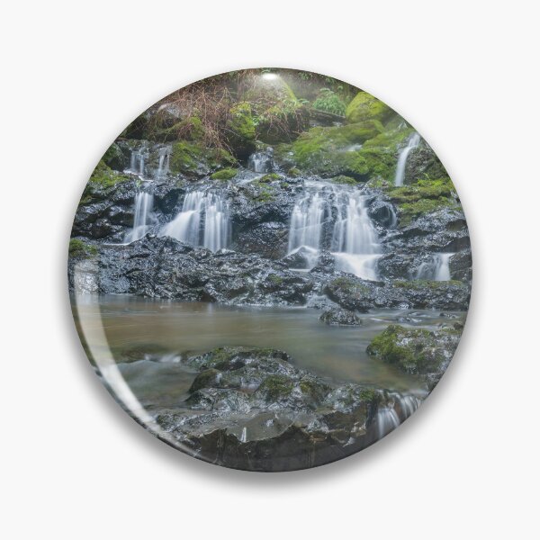 Artikelvorschau, Kaskadenwasserfälle bei Cataract Falls. Mount Tamalpais Staatspark, Marin County, Kalifornien, USA. entworfen und verkauft von yhelfman.