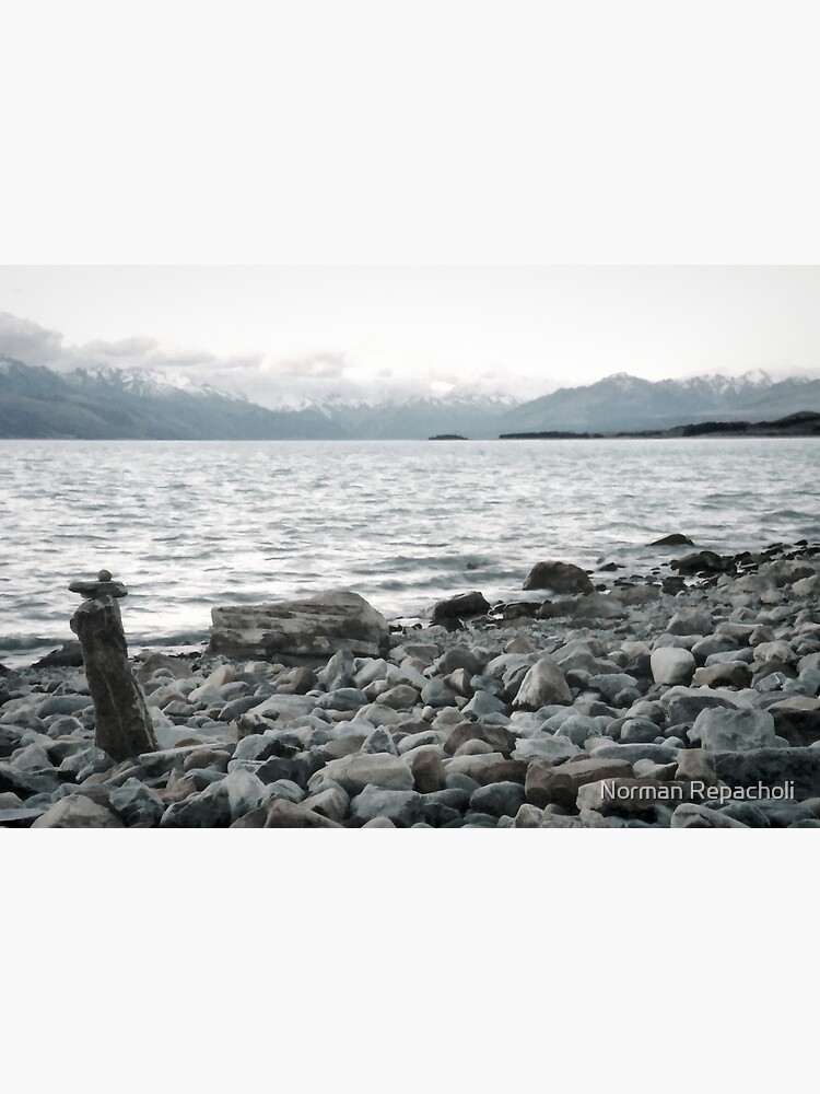 A rock to contemplate - New Zealand by keystone