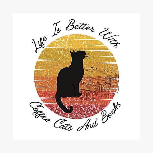 Artikelvorschau, lustiges Design für Kaffee-, Katzen- und Buchliebhaber. Das Leben ist besser mit Kaffeekatzen und Büchern entworfen und verkauft von Polmack  ⭐⭐⭐⭐⭐.