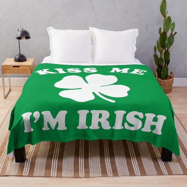 Aperçu de l'œuvre Embrasse-moi, je suis irlandais Fun Shamrock Patrick's Day créée et vendue par oliverjahn.