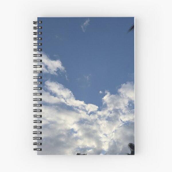 Artikelvorschau, blauer Himmel mit Wolken entworfen und verkauft von FloralSemblance.