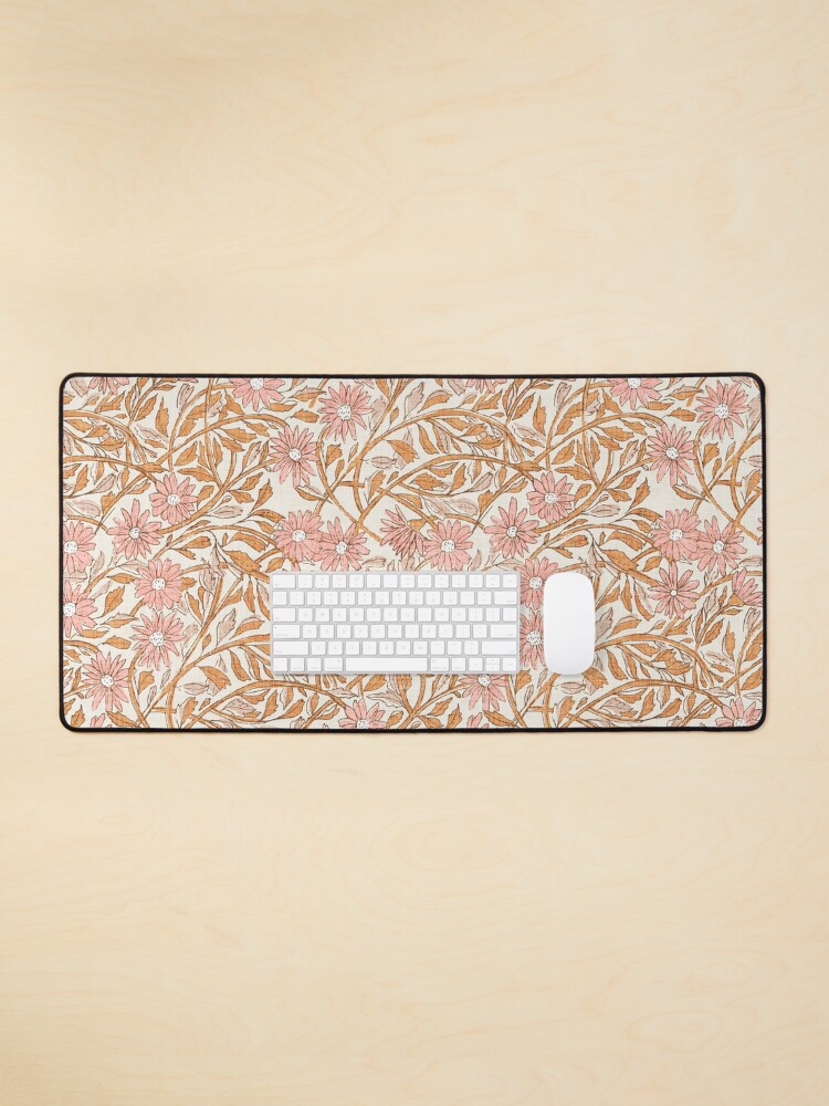 Aperçu 1 sur 5. Tapis de souris avec l'œuvre Paper Daisy (orange brûlé) créée et vendue par nouveaubohemian.