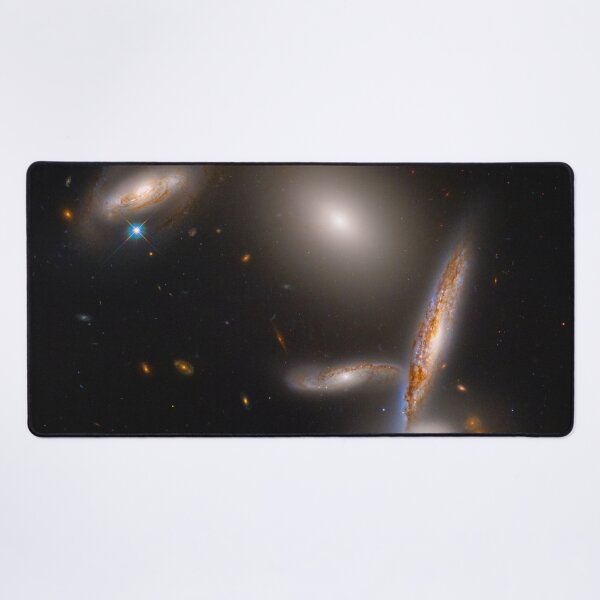 Artikelvorschau, Hubble-Weltraumteleskop Hickson Compact Group (Hubble/HST) entworfen und verkauft von PaintLabs.