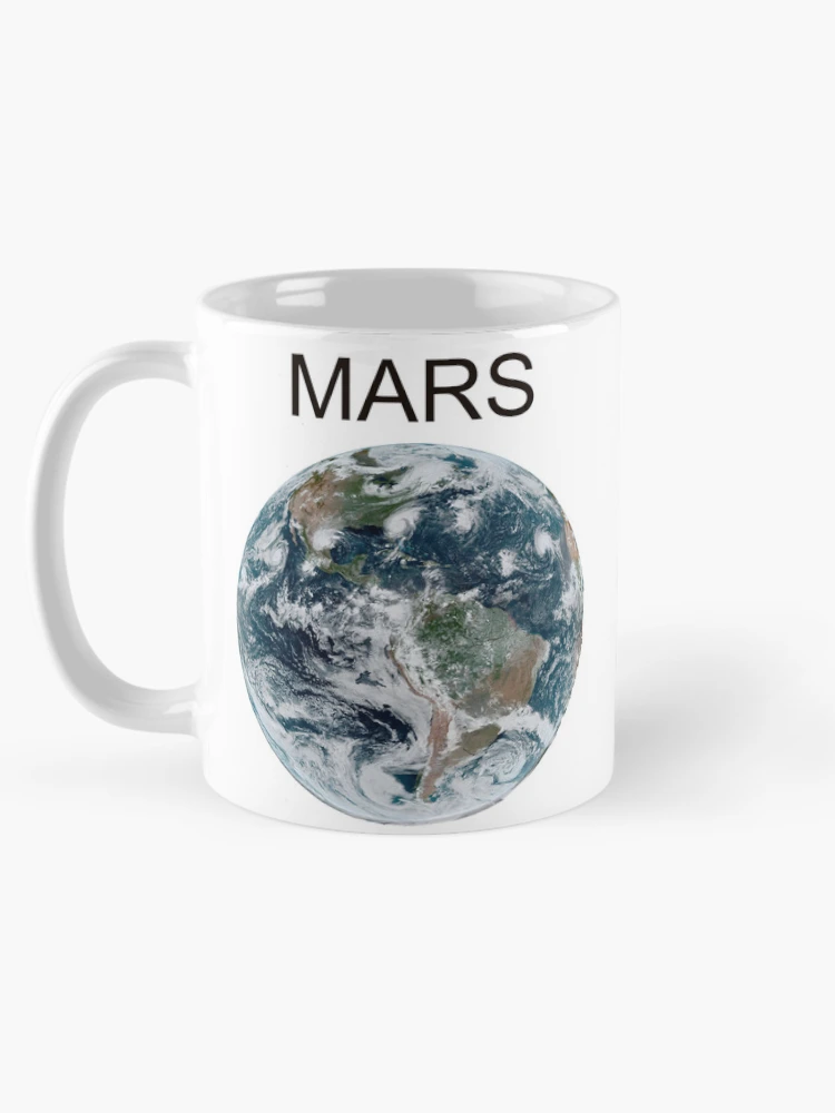 Aperçu 5 sur 6. Mug à café avec l'œuvre Certainement Mars créée et vendue par PyroPython.