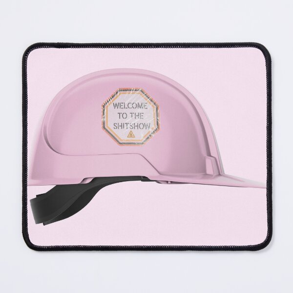 Aperçu de l'œuvre Welcome To The Shitshow Hard Hat Rose Clair créée et vendue par OKObjects.