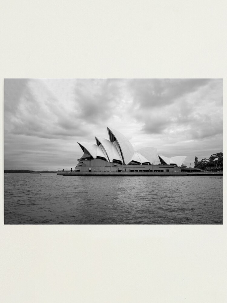 Thumbnail 1 von 3, Fotodruck, Opernhaus in Sydney - schwarz-weiß designt und verkauft von Portalius.