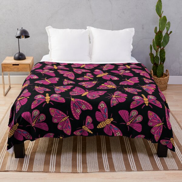 Aperçu de l'œuvre Papillons de nuit magenta et orange vifs créée et vendue par somecallmebeth.
