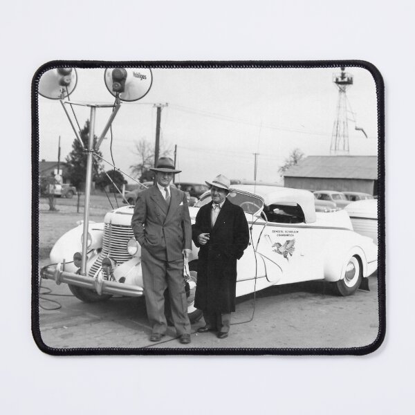 Artikelvorschau, Berühmtes Filmauto der Petroleum Company am Flughafen Visalia im Jahr 1946 entworfen und verkauft von DEL-Productions.