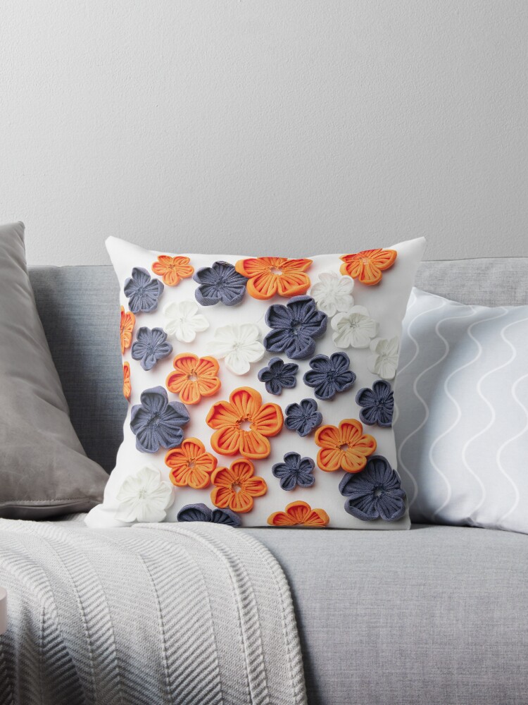 Flores, Handmade throw pillows and blankets