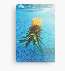 Die schwimmende Ananas Metallbild