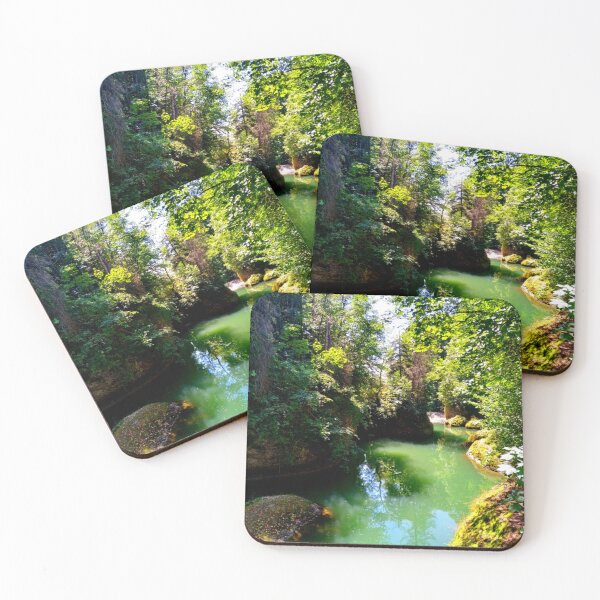 Artikelvorschau, Schöner Fluss in einem Wald entworfen und verkauft von funkyfreshfinds.