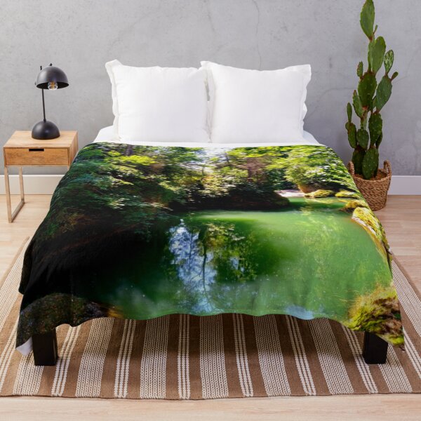 Artikelvorschau, Schöner Fluss in einem Wald entworfen und verkauft von funkyfreshfinds.