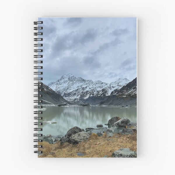Artikelvorschau, Aoraki Mount Cook und Hooker Lake entworfen und verkauft von Aaron Shadbolt.