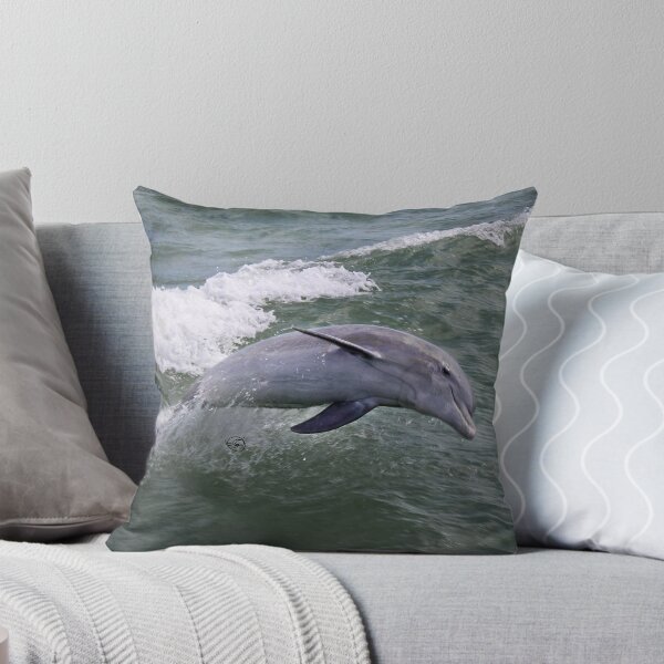 Artikelvorschau, Verspielter Delphin - Delphin-Action-Schuss entworfen und verkauft von Izzyanna Andersen.