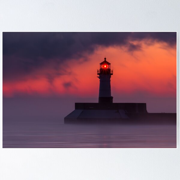 Artikelvorschau, Meer Rauch Leuchtturm Sonnenaufgang entworfen und verkauft von Yvette Schneider.