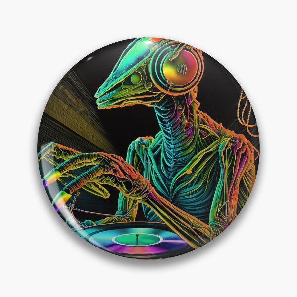 Artikelvorschau, Praying Mantis DJ Alien Neon Spinning Records at a Club Party entworfen und verkauft von ZazuStudios.