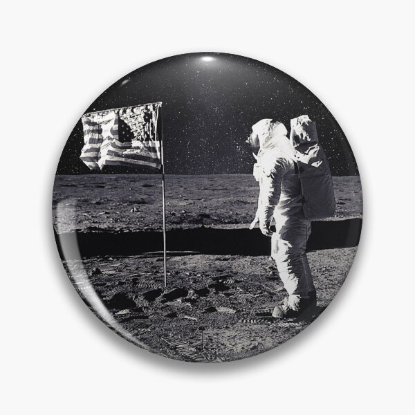 Artikelvorschau, Buzz Aldrin und die US-Flagge auf dem Mond, Apollo 11 entworfen und verkauft von trendistudio.