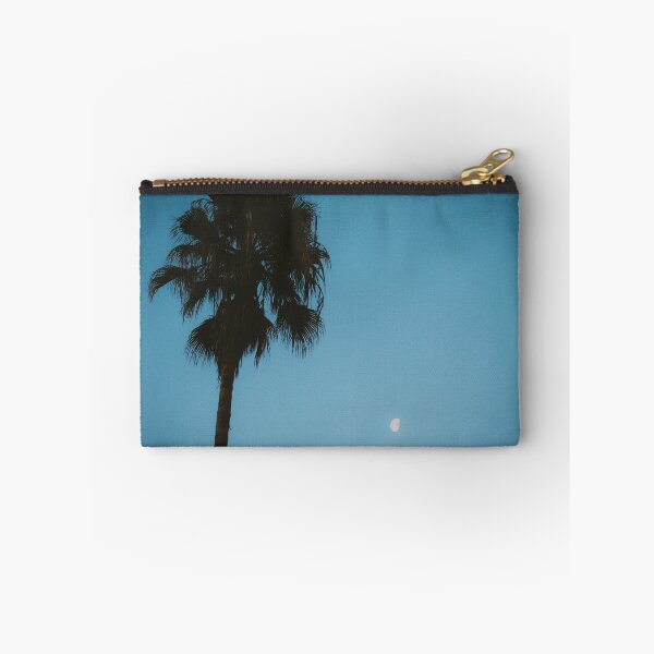 Aperçu de l'œuvre California Palm Tree at Night under the Moon V2 créée et vendue par Family Journey with God.