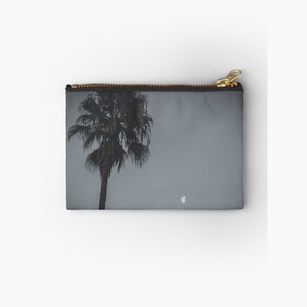 Aperçu de l'œuvre California Palm Tree at Night under the Moon V3 créée et vendue par Family Journey with God.