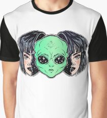 Buntes vibrierendes Porträt eines Ausländers vom Weltraumgesicht in der Verkleidung als menschliches Mädchen. Grafik T-Shirt