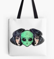 Bolsa de tela Retrato vibrante colorido de un extranjero de la cara del espacio exterior en disfraz como muchacha humana.