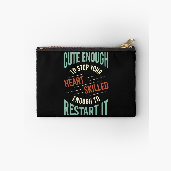 Aperçu de l'œuvre Funny Paramedic Cute Enough to Stop Your Heart créée et vendue par whyitsme.