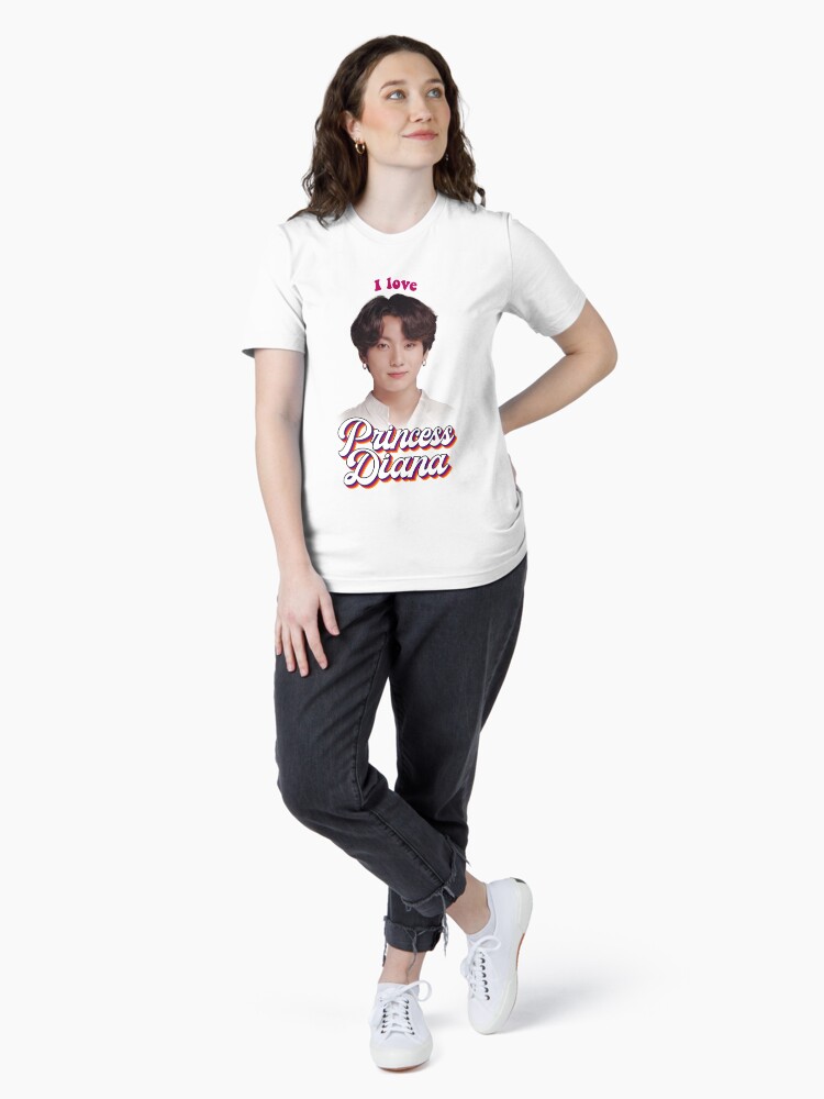Imagen 4 de 7, Camiseta esencial con la obra Princesa diana jungkook kpop meme retro, diseñada y vendida por snazzyseagull.