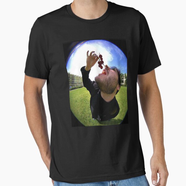 Artikel-Vorschau von James Marriott wesentliches T-Shirt, designt und verkauft von MarceloAnderson.