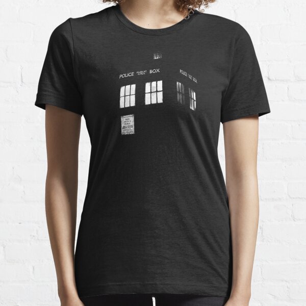Tardis in the dark Essential T-Shirt