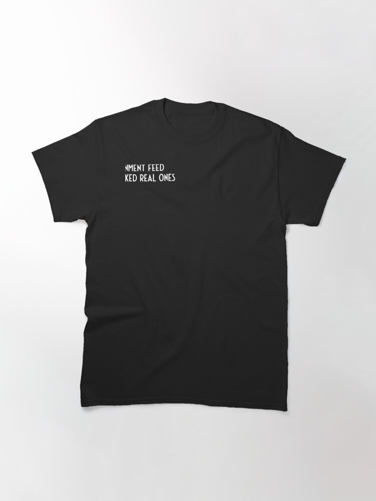 Thumbnail 3 of 7, Classic T-Shirt, Murderbot Diaries SecUnit aime les gens imaginaires plus que les vrais designed and sold by BetterGiftStor.