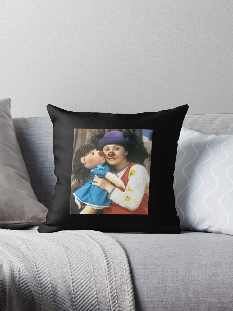 https://ih1.redbubble.net/image.4891399009.8827/throwpillow,small,750x1000-bg,f8f8f8.jpg