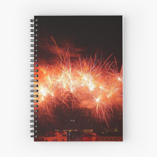 Artikelvorschau, Feuerwerk - Intensive Explosion feuriger Funken. entworfen und verkauft von Easel.