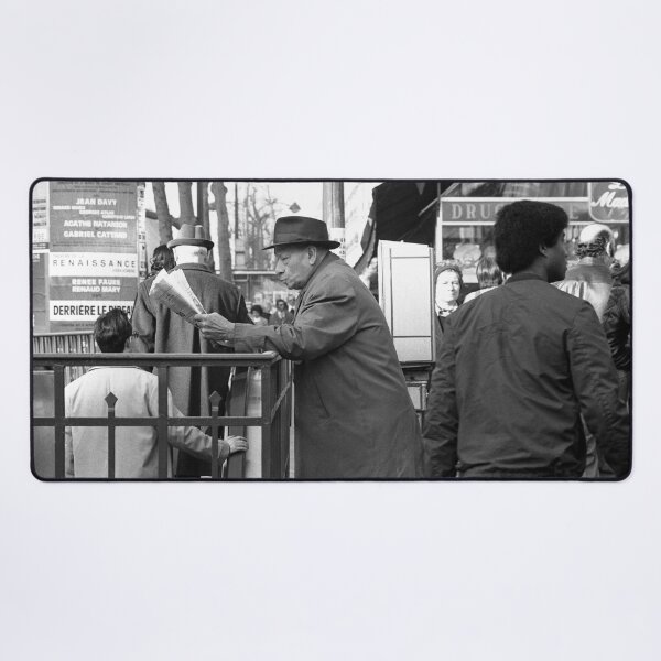 Item preview, r32 / finition 2023: l'Olivier Reporter Photo sur: Les Gens de Paris 1975 Okaio-Umin Créations Olavia-Olao designed and sold by o.okaïo.