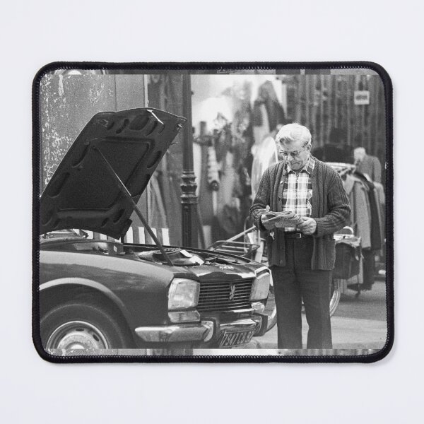 Item preview, r31 / finition 2023: l'Olivier Reporter Photo sur: 2 - Les Gens de Paris 1975 Okaio-Umin Créations Olavia-Olao designed and sold by o.okaïo.
