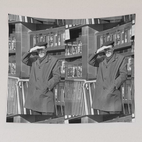 Item preview, r30 / finition 2023: l'Olivier Reporter Photo sur: 3 - Les Gens de Paris 1975 Okaio-Umin Créations Olavia-Olao designed and sold by o.okaïo.