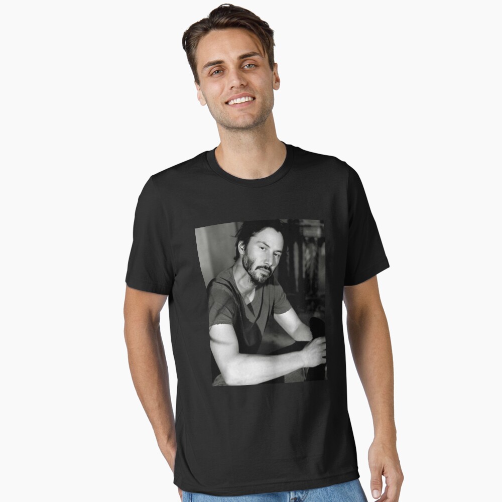 Artikel-Vorschau von Essential T-Shirt, designt und verkauft von Aouad98.