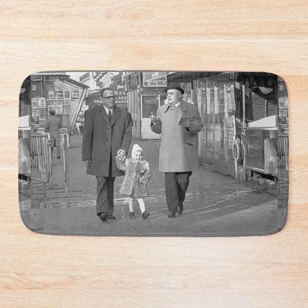 Item preview, r29 / finition 2023: l'Olivier Reporter Photo sur: 4 - Les Gens de Paris 1975  Okaio-Umin  Créations  Olavia-Olao designed and sold by o.okaïo.