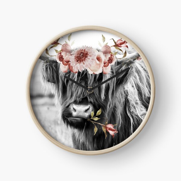 Aperçu de l'œuvre Portrait d'une vache des Highlands avec des fleurs créée et vendue par Amy Brinkman.