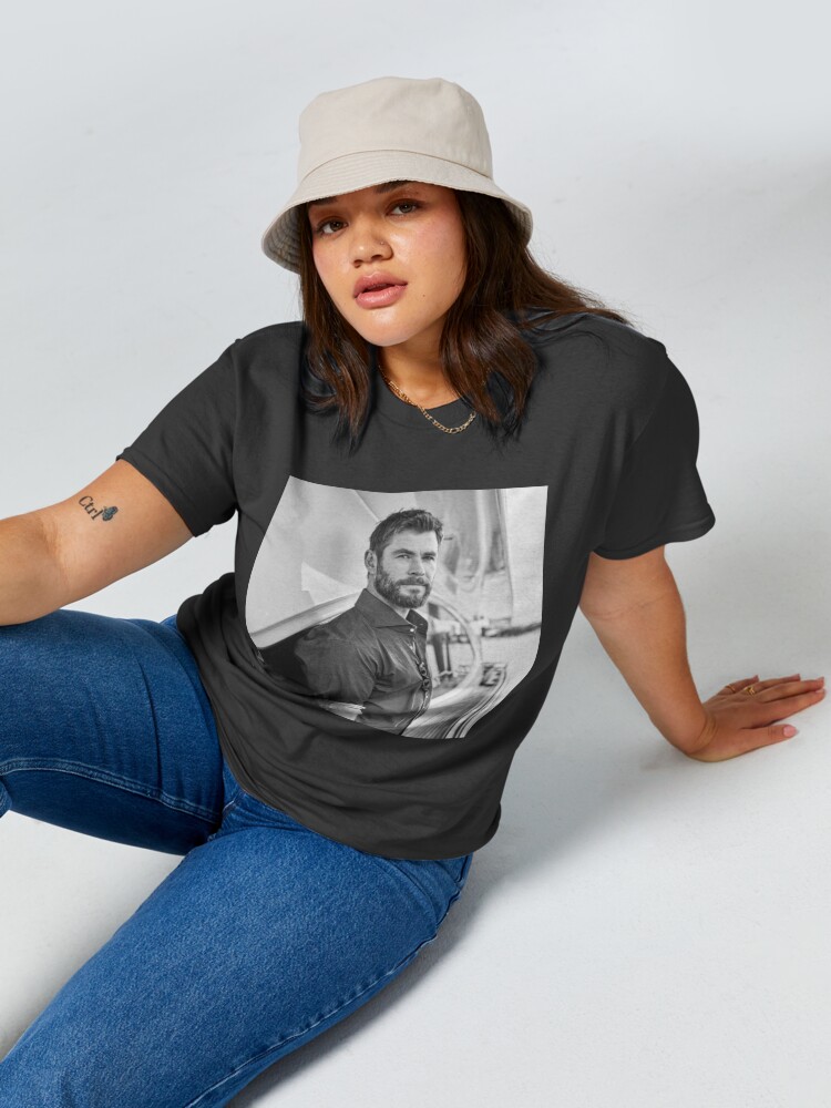 Discover Chris Hemsworth 90s Classic T-Shirt