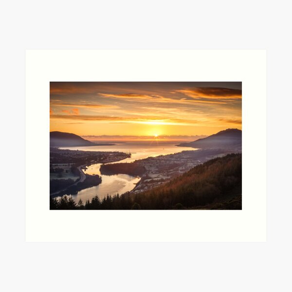 Aperçu de l'œuvre Frosty Carlingford Lough Sunrise créée et vendue par Derek Smyth.