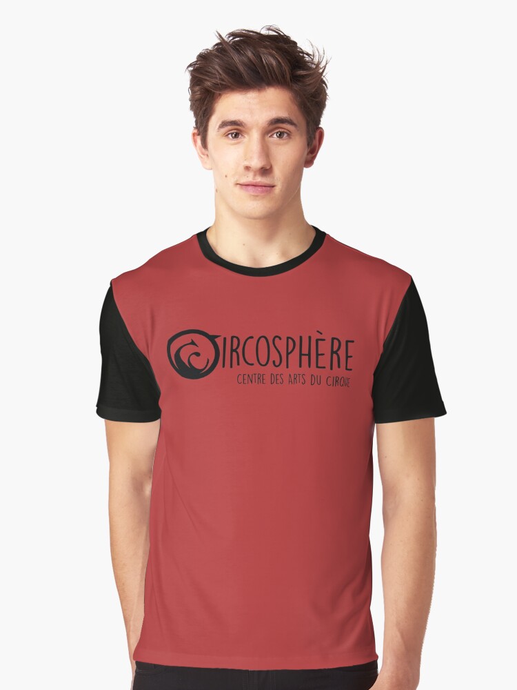 Aperçu 1 sur 5. T-shirt graphique avec l'œuvre Circosphère Centre des arts du cirque Logo Noir créée et vendue par Circosphere.