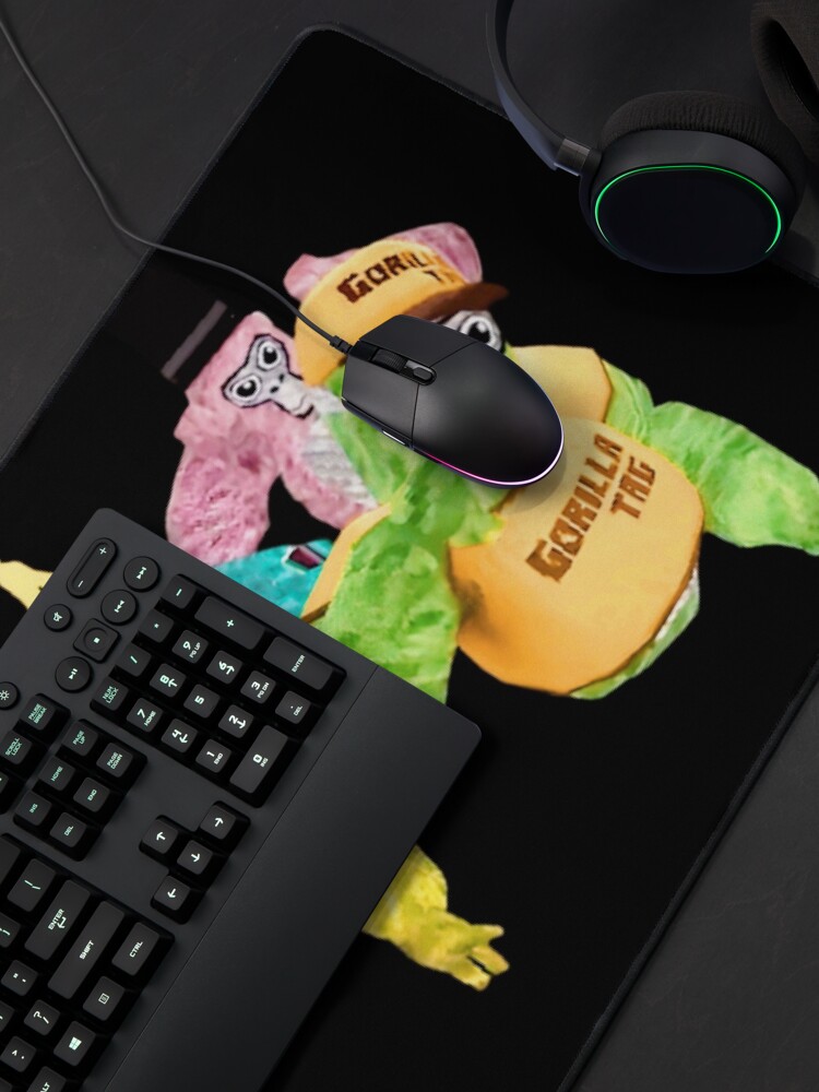Aperçu 4 sur 5. Tapis de souris avec l'œuvre Moi et mes amis pour toujours ! - Gorilla Tag Here Banana créée et vendue par TheDudeForU.