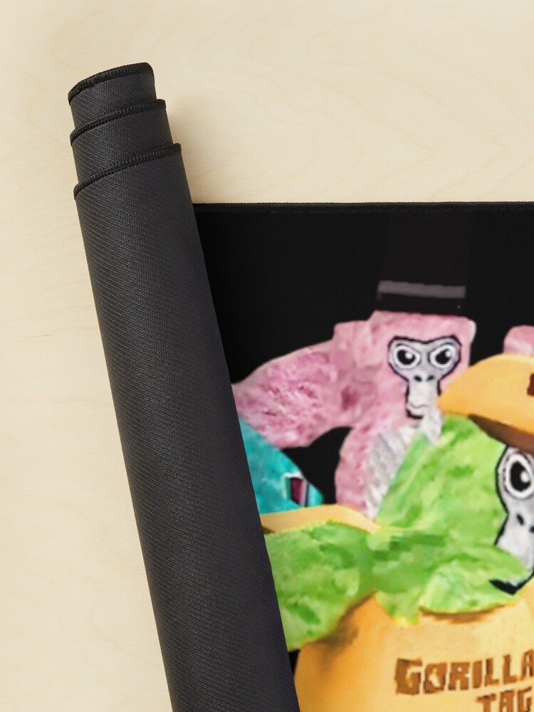 Aperçu 2 sur 5. Tapis de souris avec l'œuvre Moi et mes amis pour toujours ! - Gorilla Tag Here Banana créée et vendue par TheDudeForU.